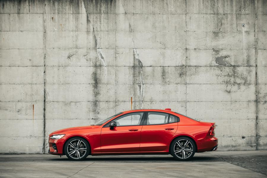  Volvo S60 T6 R-Design 2018 года  (NA) (фото 19 из 40)